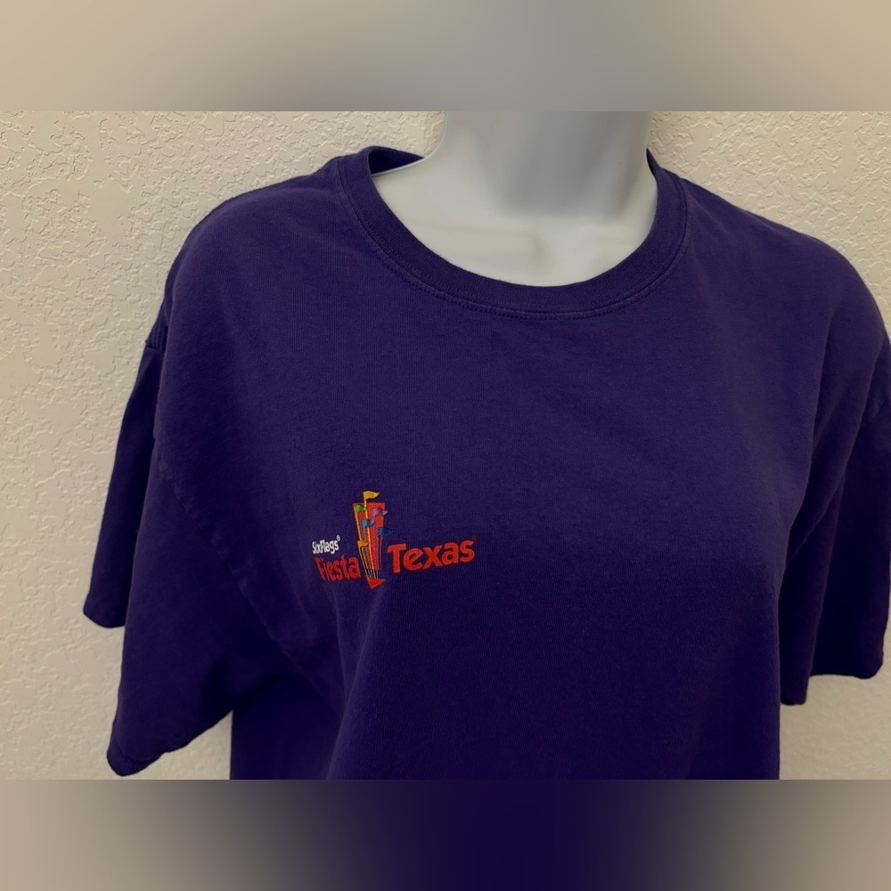 Six Flags Over Texas Women’s T Shirt Sz L Purple Mardi Gras Festival Tee - Picture 2 of 4